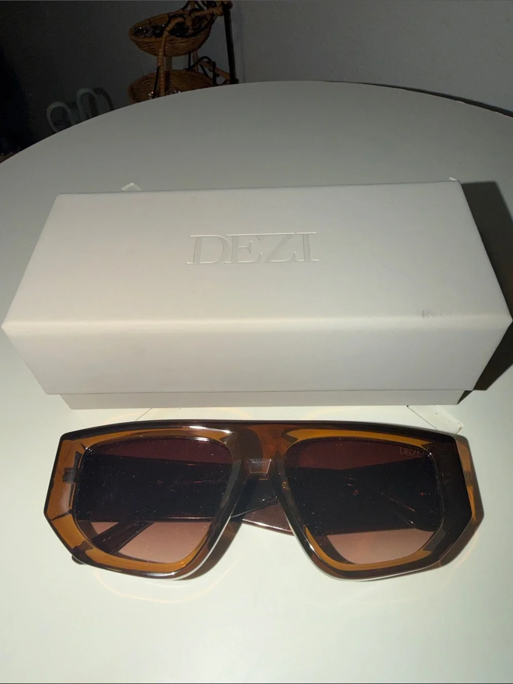 DEZI- backtrack sunglasses